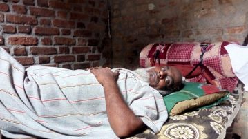 ग्राम मकनपुर में आवारा सांड जमकर मचा रहा है उत्पात,कई हुए ज़ख्मी