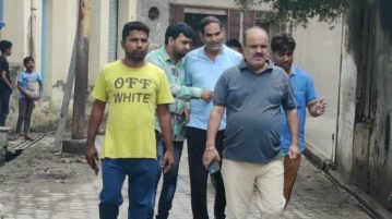 ईओ एपी पांडे ने इस्लामनगर में जलभराव की समस्या को देखा