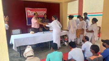 प्रजापिता ब्रह्माकुमारी ईश्वरीय विश्वविद्यालय संस्था के सौजन्य से जिला जेल में बंदियों तथा जेल अधिकारियों के राखी बांधी गई
