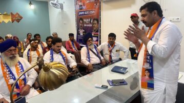 अपना दल एस कैंप कार्यालय पर जिला अध्यक्ष शैलेंद्र चौधरी ने कार्यकर्ताओं से जनपद बिजनौर में पार्टी का जनाधार बढ़ाने का किया आव्हान